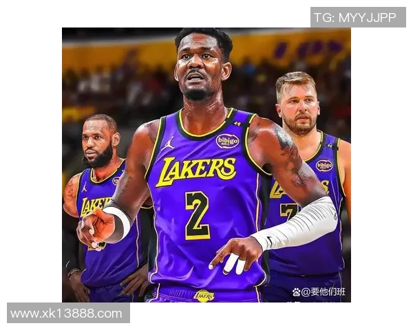 大范分析:里夫斯无球跑动活跃东契奇詹姆斯却选择静止待命 大范分析:里夫斯无球跑动活跃东契奇詹姆斯却选择静止待命