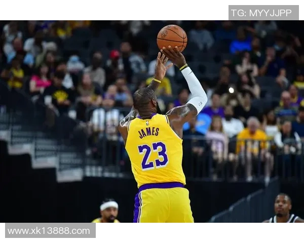 詹姆斯赛后比23手势NBA官推庆祝第23个赛季的精彩进行 詹姆斯赛后比23手势NBA官推庆祝第23个赛季的精彩进行